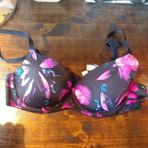 Bras - Picture 3 of 4